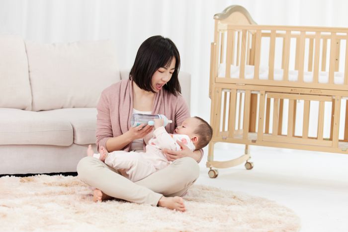 1653814278944963.jpg 攝圖網_501725414_月嫂喂養(yǎng)嬰兒小寶寶(企業(yè)商用).jpg