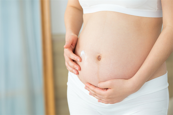 1654678922351846.jpg 攝圖網(wǎng)_501732309_孕婦使用乳液護理皮膚(企業(yè)商用).jpg