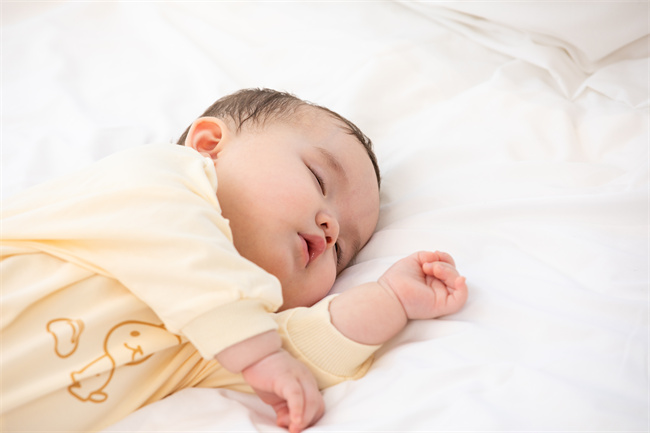 1658479423514416.jpg 攝圖網(wǎng)_501532887_寶寶側(cè)臥睡覺(企業(yè)商用).jpg