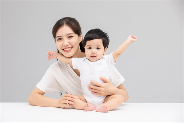 1659085176634831.jpg 攝圖網(wǎng)_501659851_年輕媽媽和寶寶(企業(yè)商用).jpg