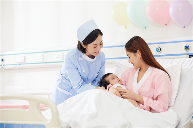 1662859148985010.jpg 攝圖網(wǎng)_501694326_高檔月子中心護(hù)工照顧嬰兒和寶媽(企業(yè)商用).jpg
